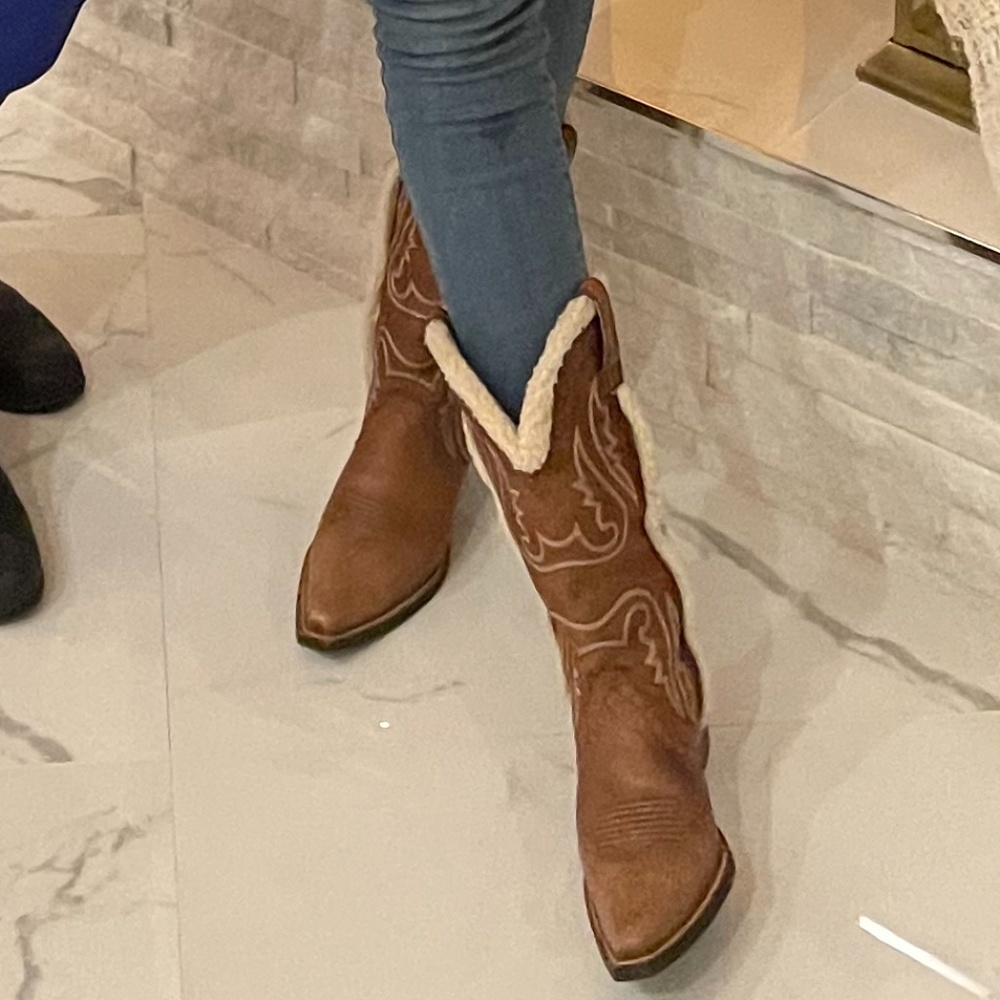 Ariat Cowboy style winter boots